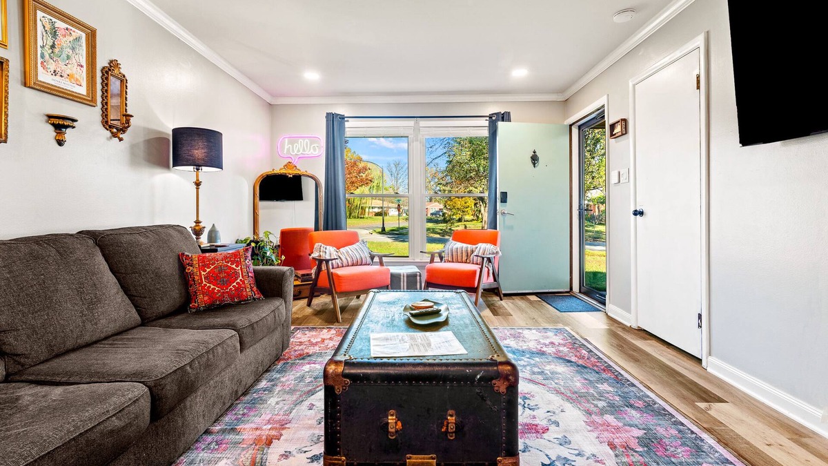 Bon Air House | The Jungalow: 65" 4K TV, memory foam, kid-friendly