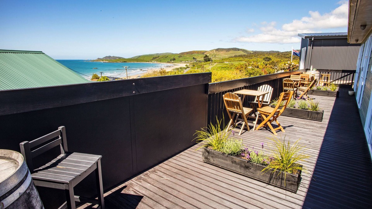 Kaka Point Hotel | The Kaka Point Motels