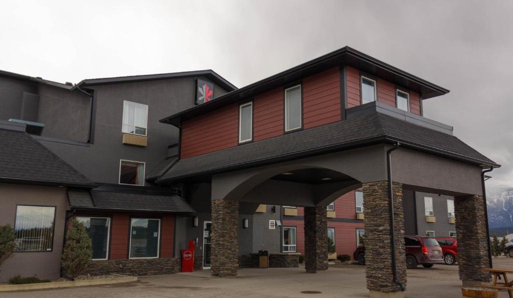 East Kootenay Hotel | The Kanata Inns Invermere