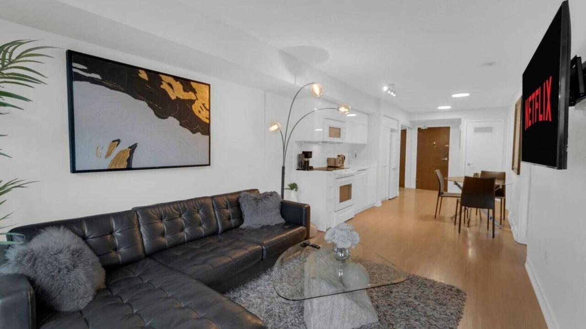 CityPlace Hotel | The Kimberly - 5 min to CN Tower - FREE Parking