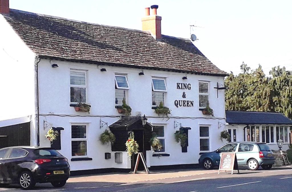 Longcot Bed & Breakfast | The King & Queen