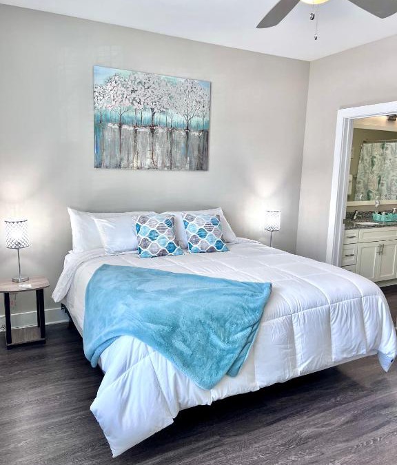 Northeast Raleigh Apartment | The King & Queen Suite