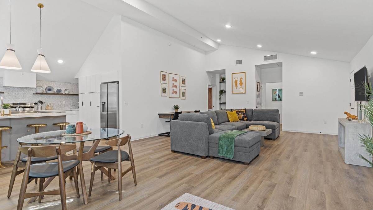 Shawnee Apartment | The Kingdom - Walkable + Dog Park+Outdoor Space