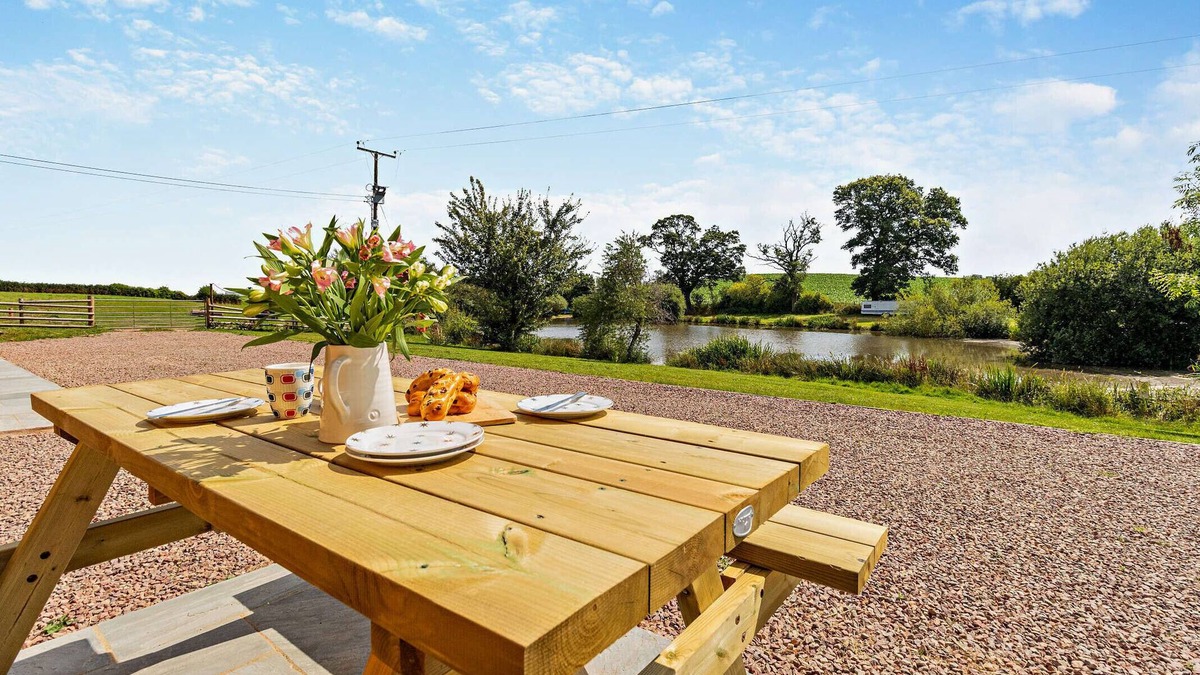 Hereford House | The Kingfisher at Canon Bridge Fishery