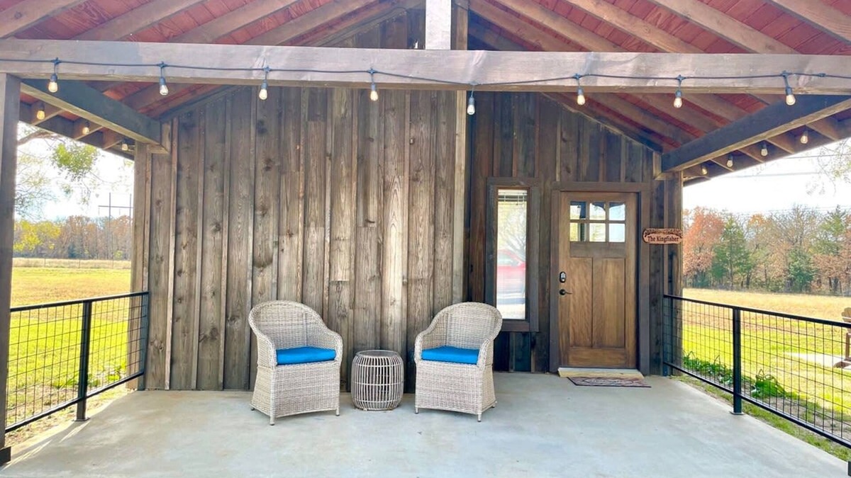 Elm Mott House | The Kingfisher Cabin 15min to Magnolia Baylor