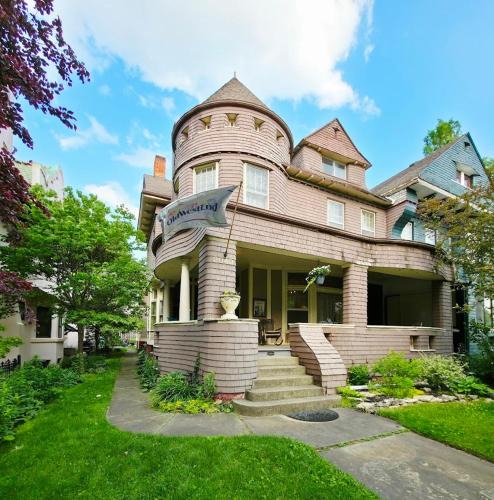 Downtown Toledo Bed & Breakfast | The Kings Throne Inn and Guest House