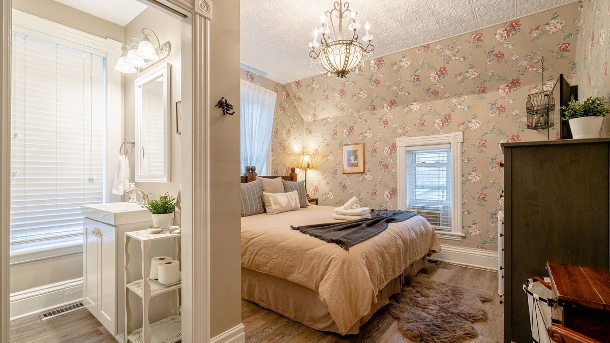 Kingsville Hotel | The Kingsville House