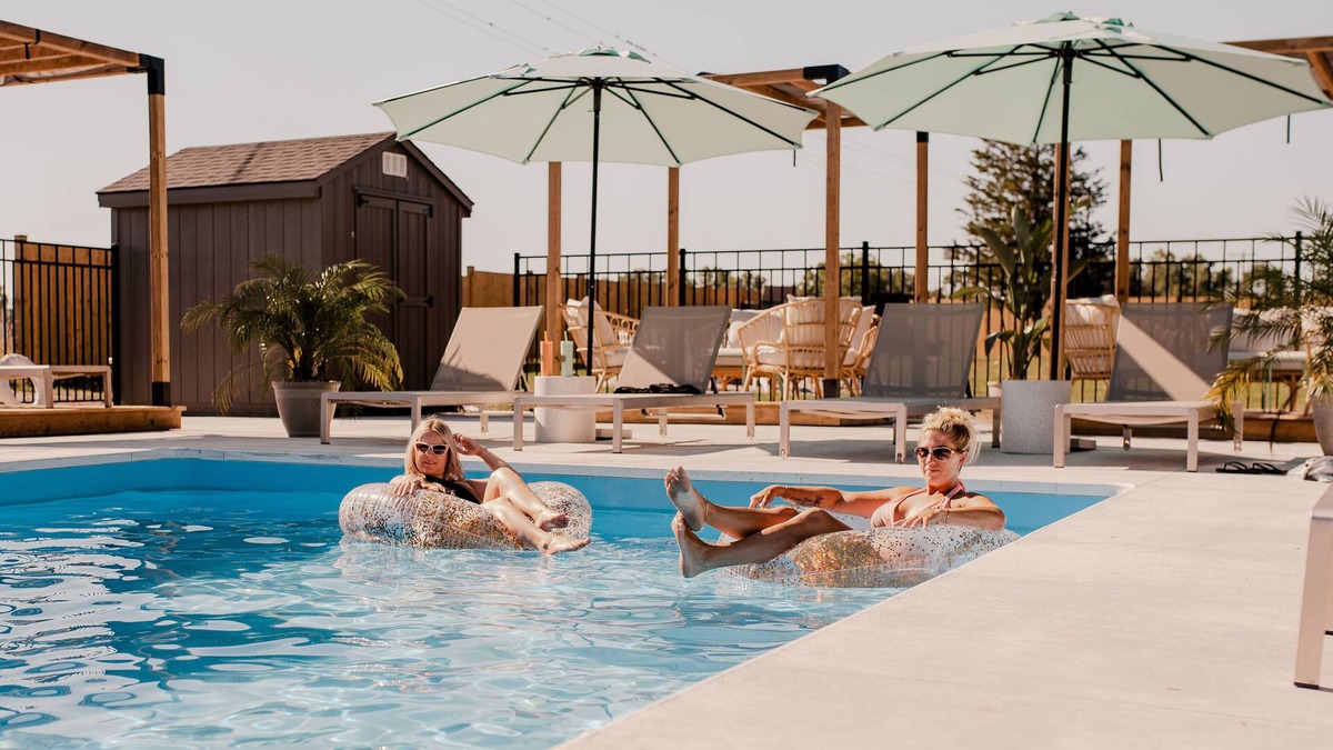 Grand Bend Hotel | The Kiwi Motel