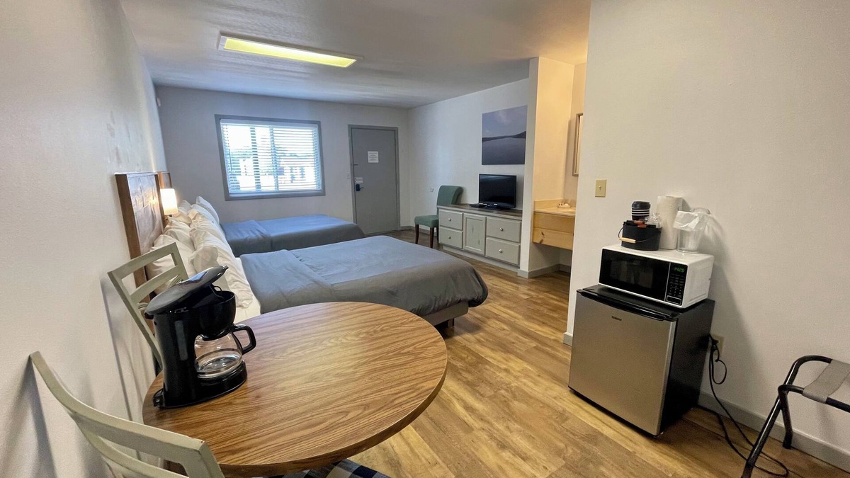 Greers Ferry Hotel | The Klassic Inn