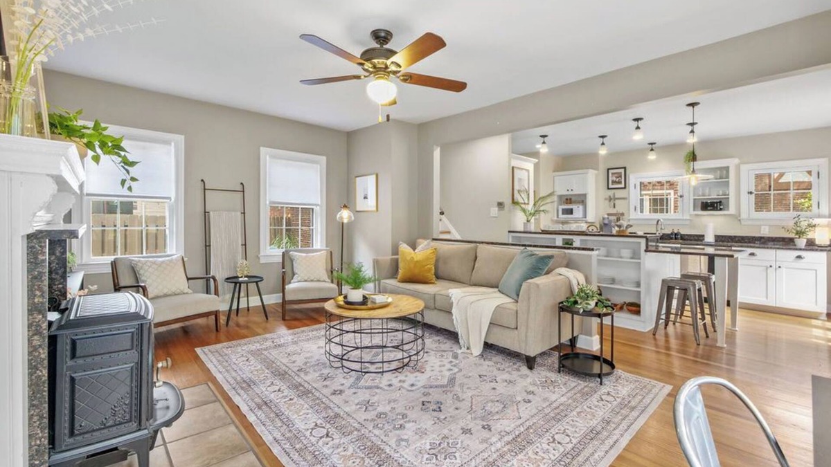 Cleveland House | The Knocking Bird- Mins to CLE Clinic