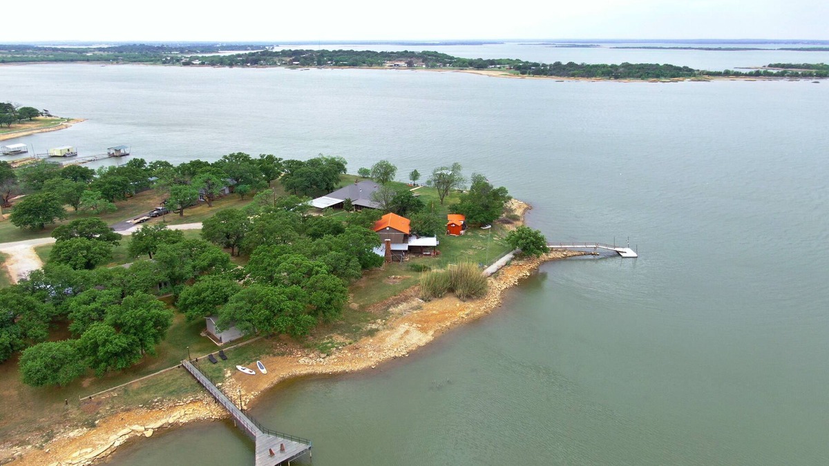 Breckenridge Cottage | The Kokomo Lakehouse on Hubbard Creek w/Private Dock at Breckenridge Sleeps 16