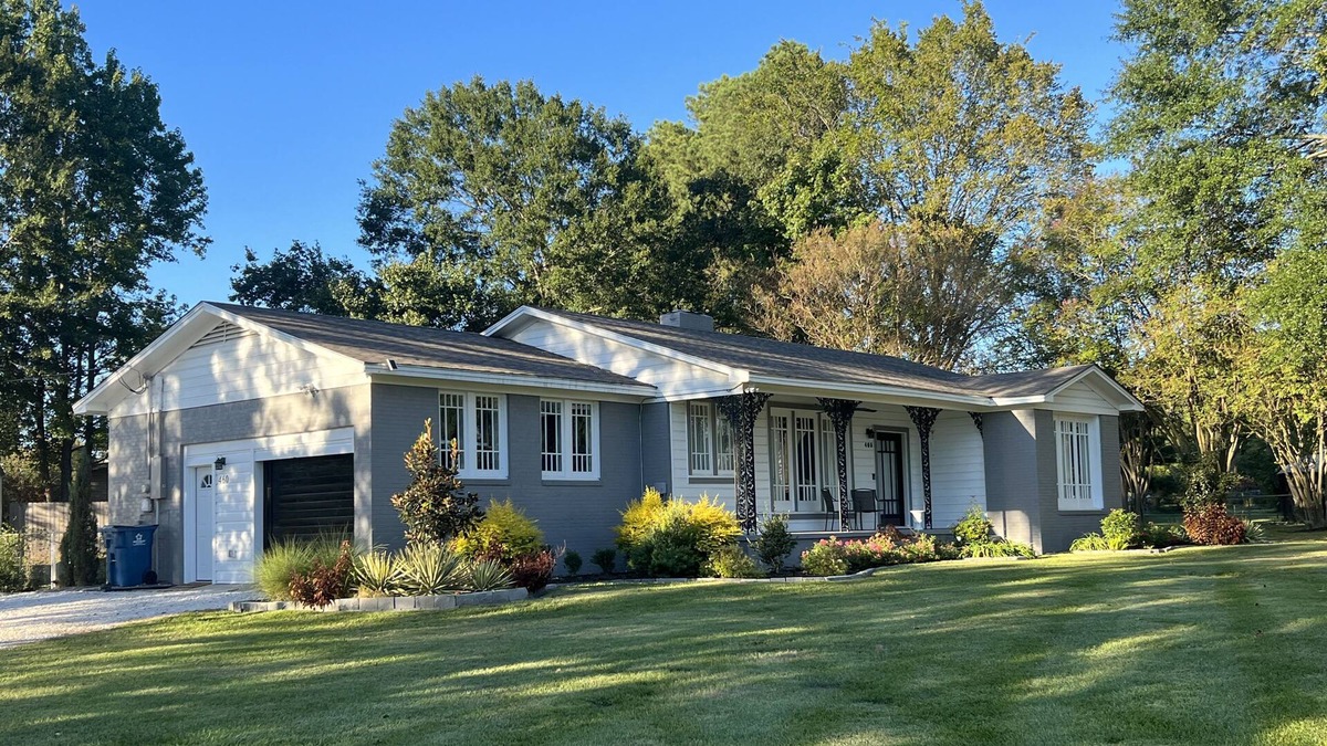Jonesville House | “The Koop” A relaxing retreat within reach