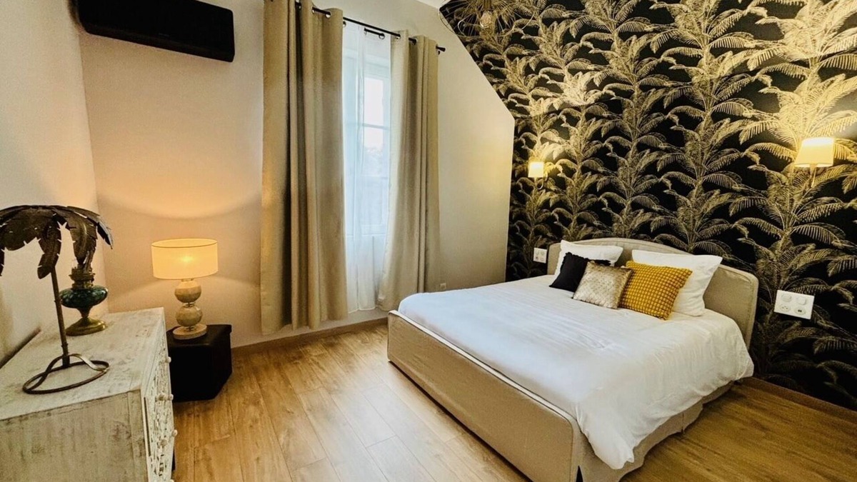 Vendome Apartment | The KoZy – Chic Apartment Facing Vendôme’s Historic Castle