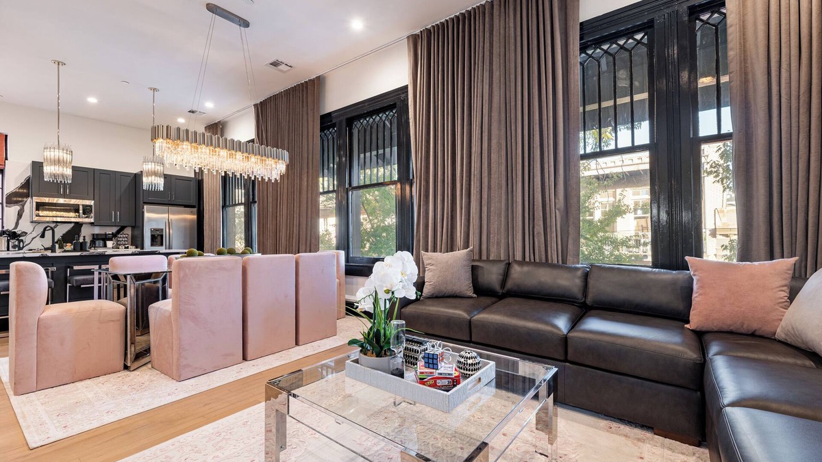 Arts/Warehouse District Hotel | The Krewe 5BR - The Little Lagniappe on St. Charles