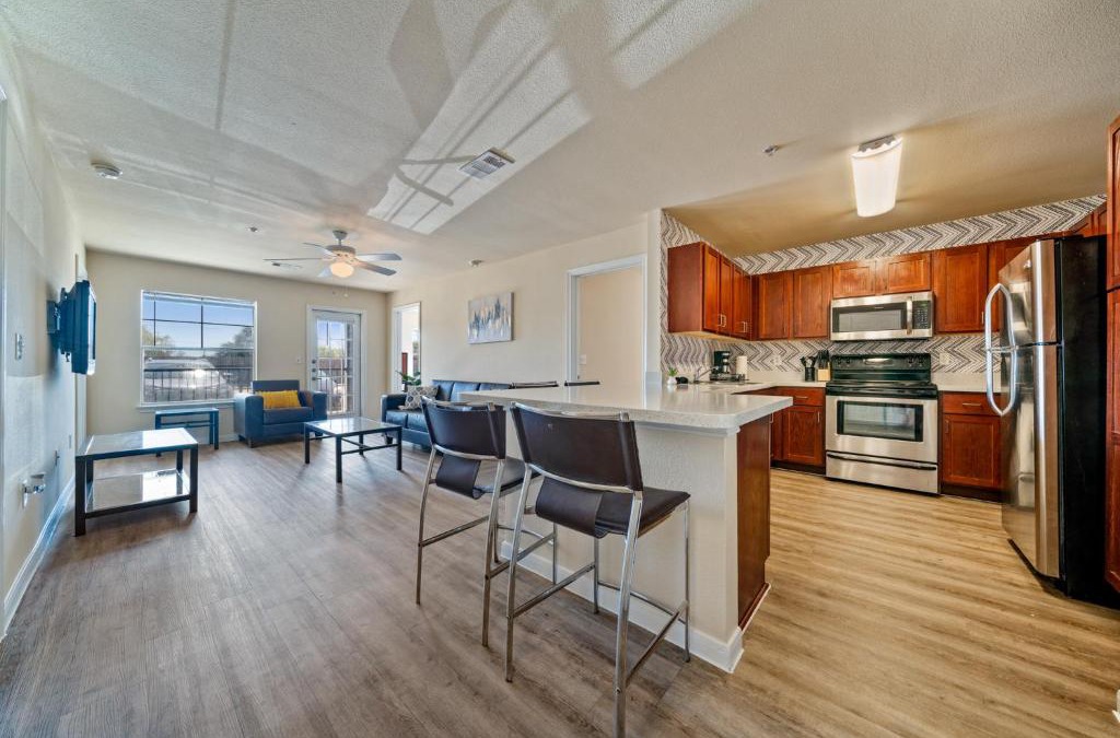 Bay Area Apartment | The Kristi 432