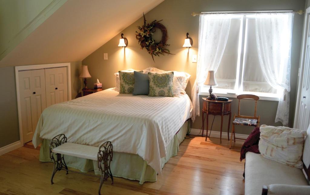 Chadwicks Bed & Breakfast | The Lace Curtain Cottage