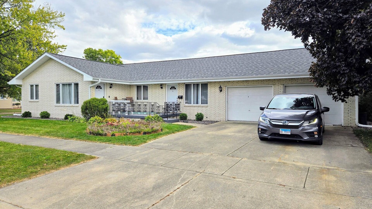 Ottawa House | The Lafayette Lounger whole duplex. Pet friendly, King Beds, Arcade games