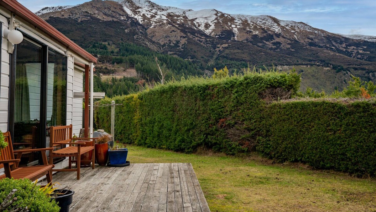 Lake Hawea House | The Lake Base - Lake Hāwea Holiday Home