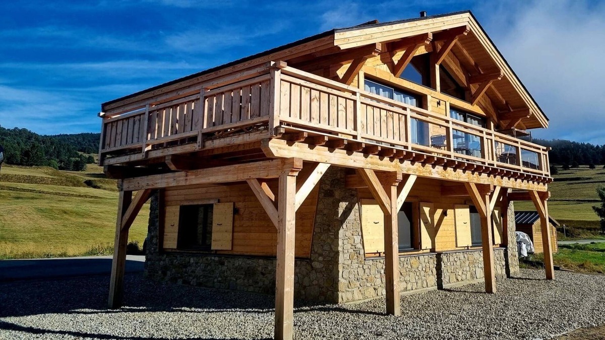 Puyvalador Ski Chalet | THE LAKE COTTAGE