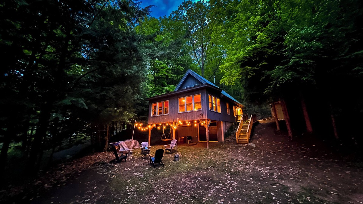 Day Cottage | The Lake Home - Cozy ADK family post & beam lakehouse