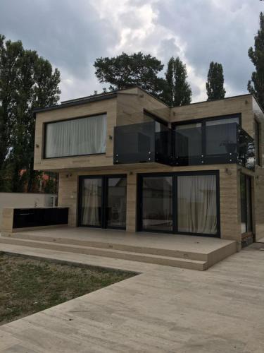 Fonyod Villa | The Lake House