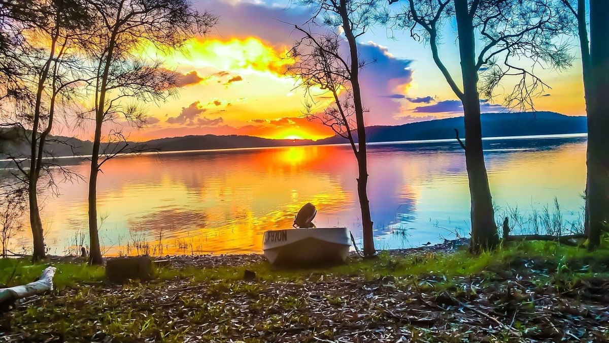 Smiths Lake House | The Lake House on Amaroo Waterfront/Free WiFi/Includes Linen, SUP Boards/Kayaks
