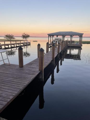 Fedhaven Apartment | The Lake House on Lake Rosalie