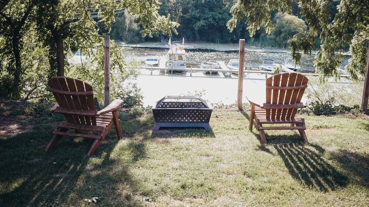 Kent House | The Lake House on the Oak Orchard