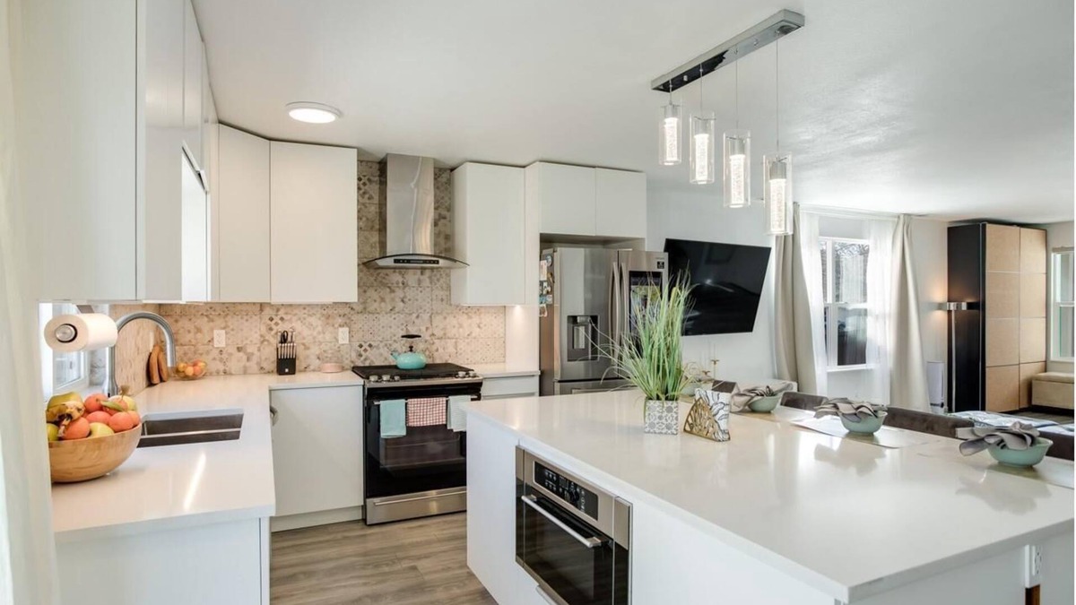 Brighton House | The Lake House - Perfect Getaway From Civilization