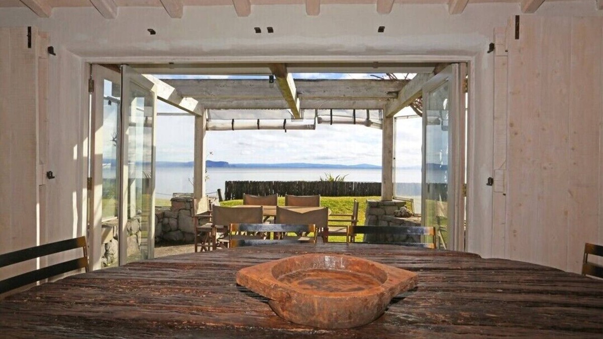 Hatepe House | 'The Lake House', Spacious Family Waterfront
