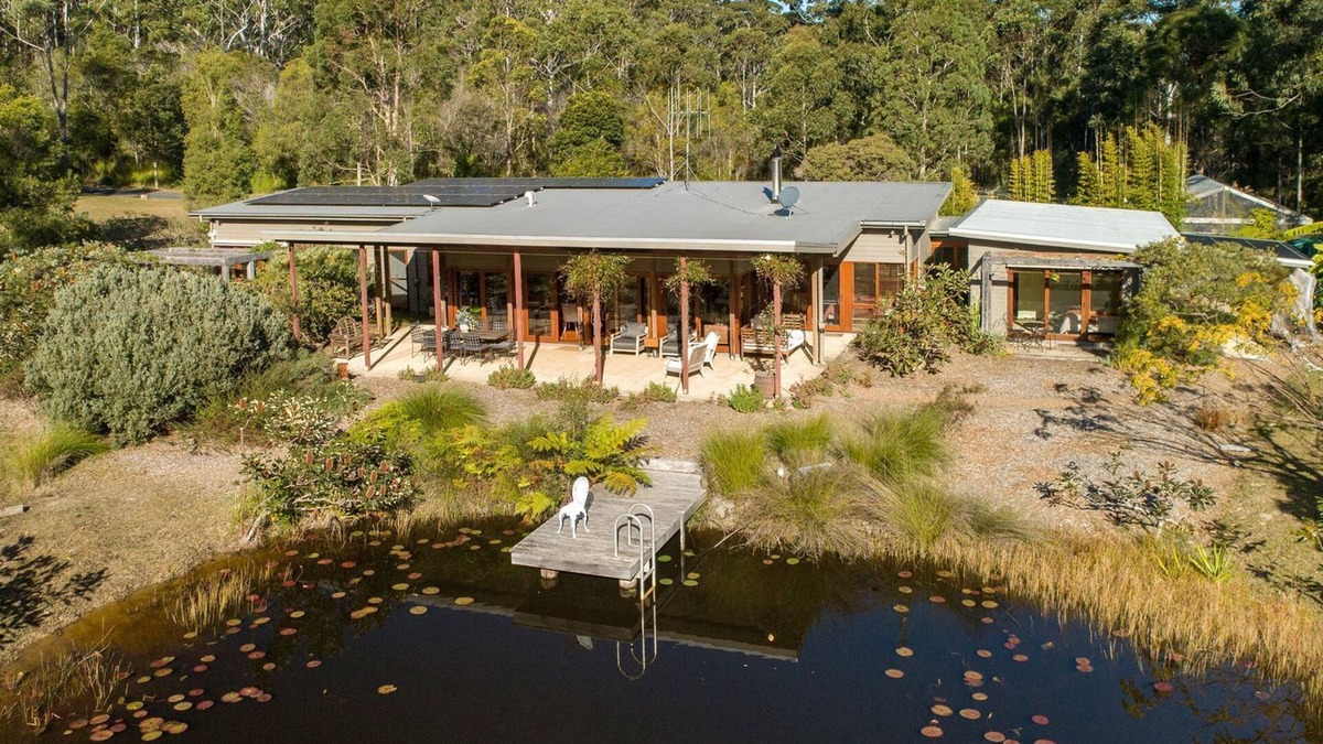 Tarbuck Bay House | The Lake House - unique lake house close to Seal Rocks