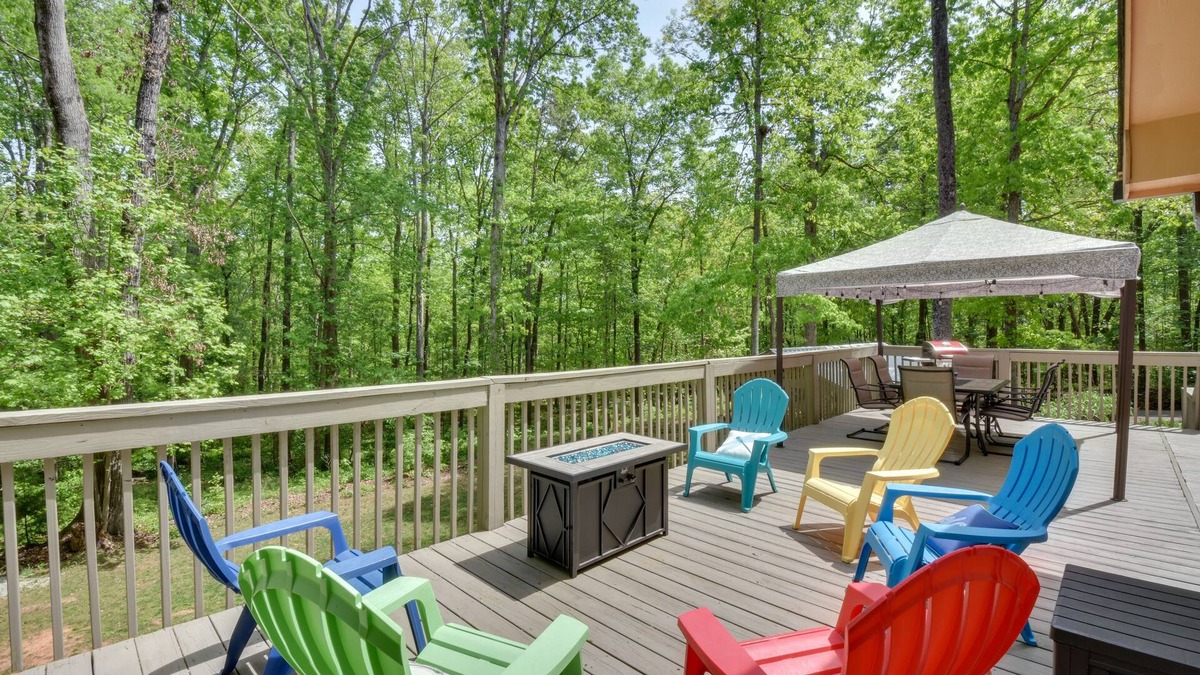 Gumlog Cabin | ‘The Lake Place’ Cabin w/Golf Cart & Free Kayaks!