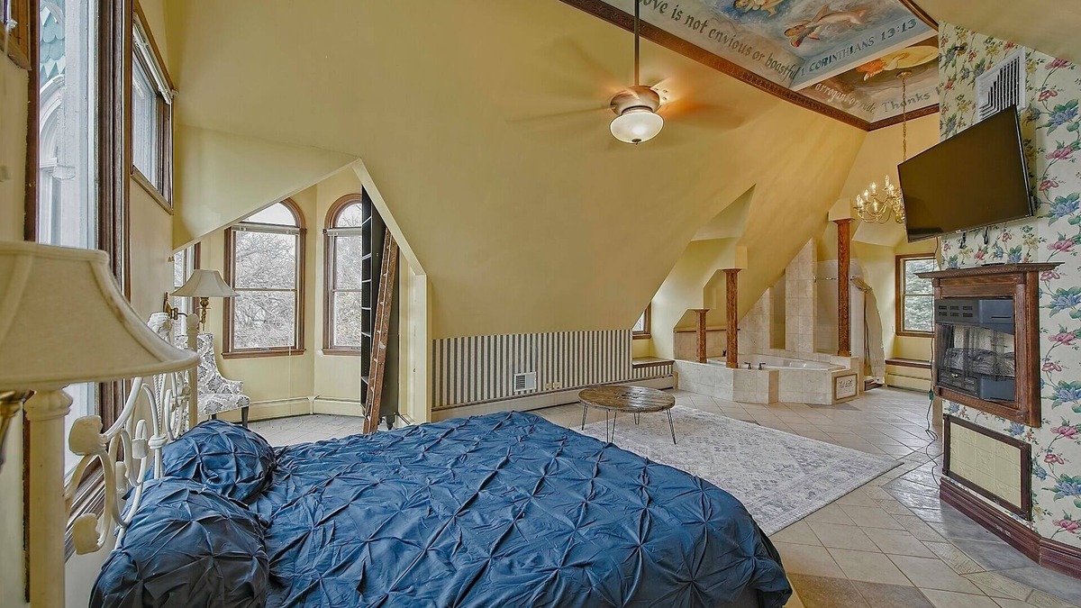 Fox Lake Resort | The Lakefront Victorian Dollhouse