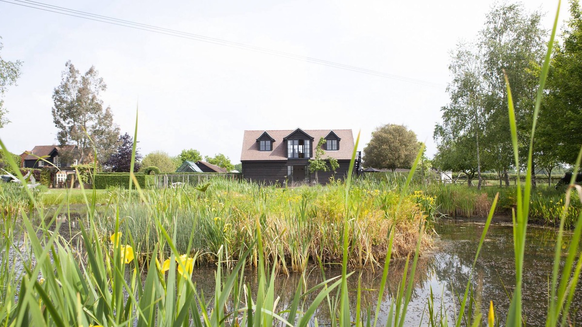 Alfold Cottage | The Lakehouse Apartment by inspirestays-com - a home sleeping 2 guests in 1 bedroom