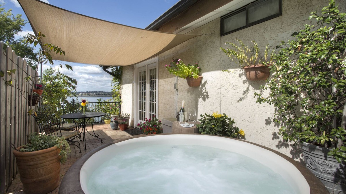 Canyon Lake Bed & Breakfast | The Lakehouse Bed & Breakfast