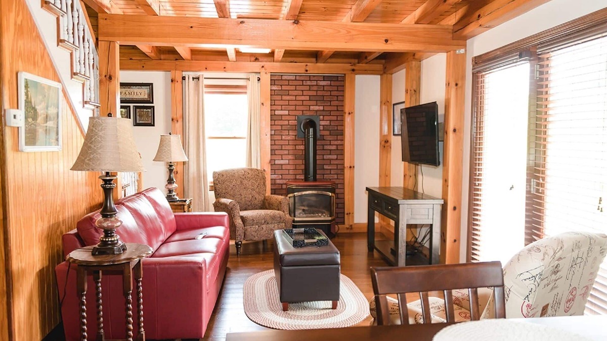 Milltown Cabin | The Lakehouse/Cabin is a Hidden Gem