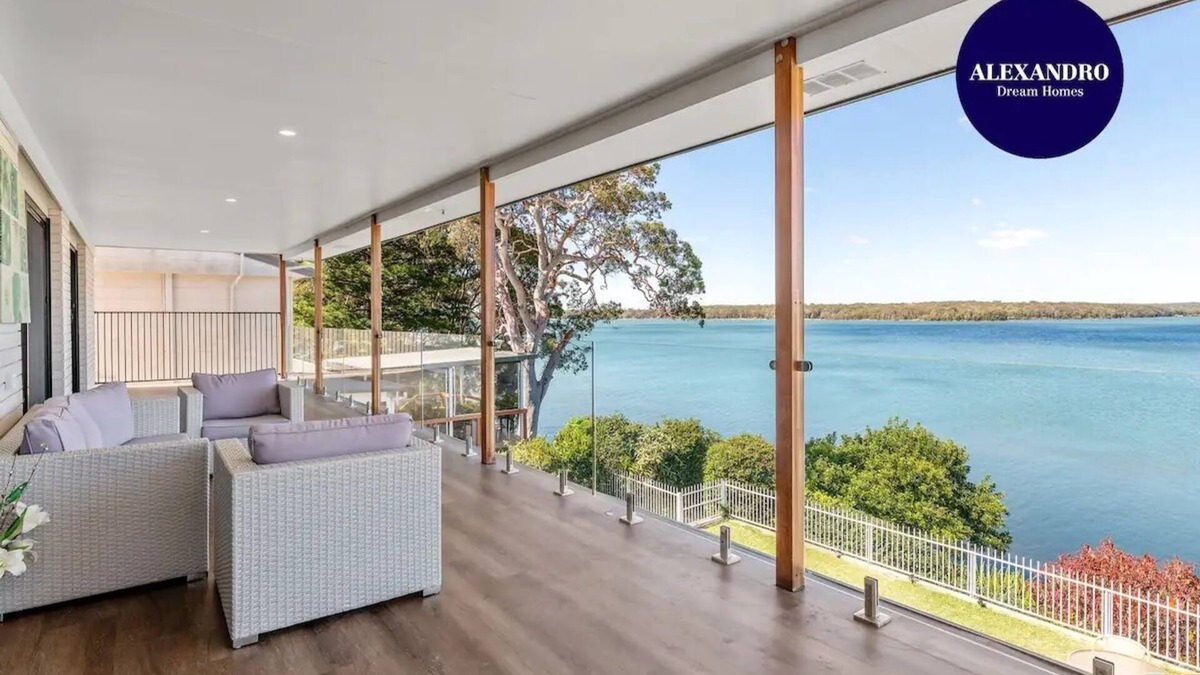 Mannering Park House | THE LAKEHOUSE Central Coast
