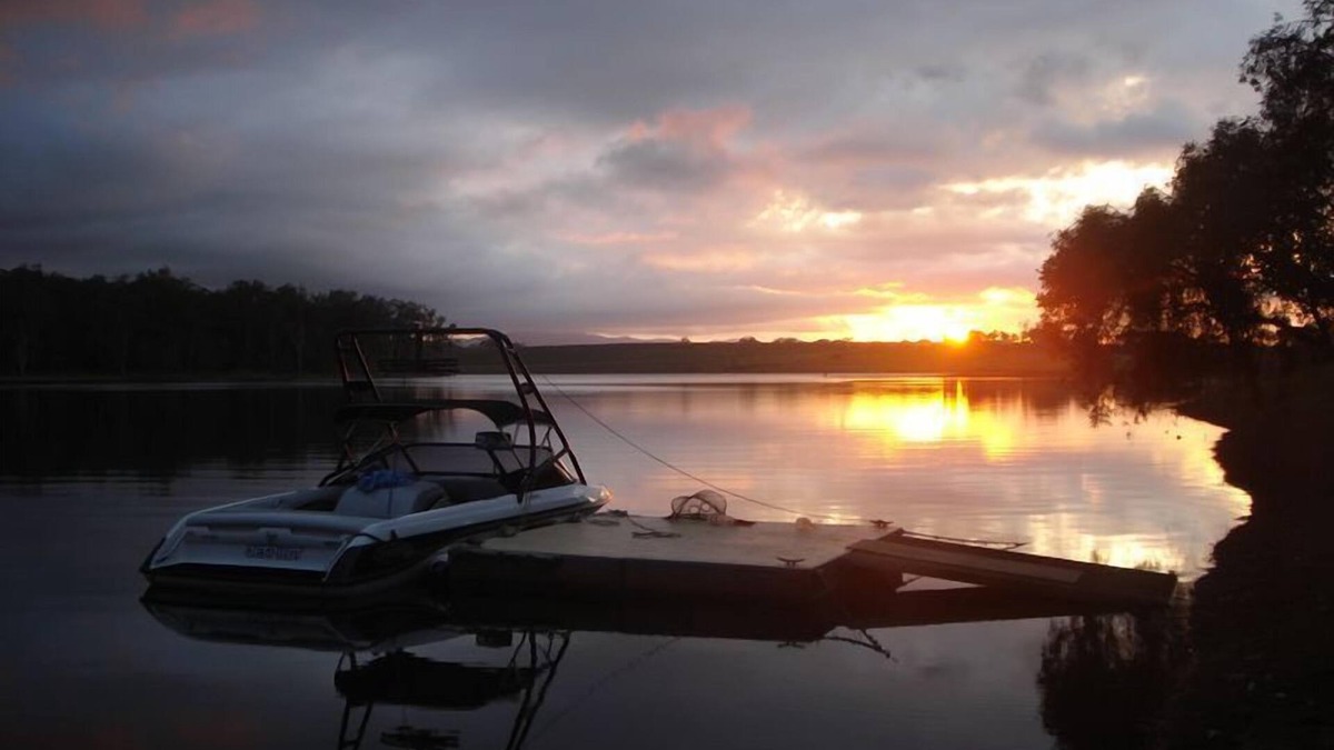 Yungaburra House | The Lakehouse - Lake Tinaroo waterfront getaway