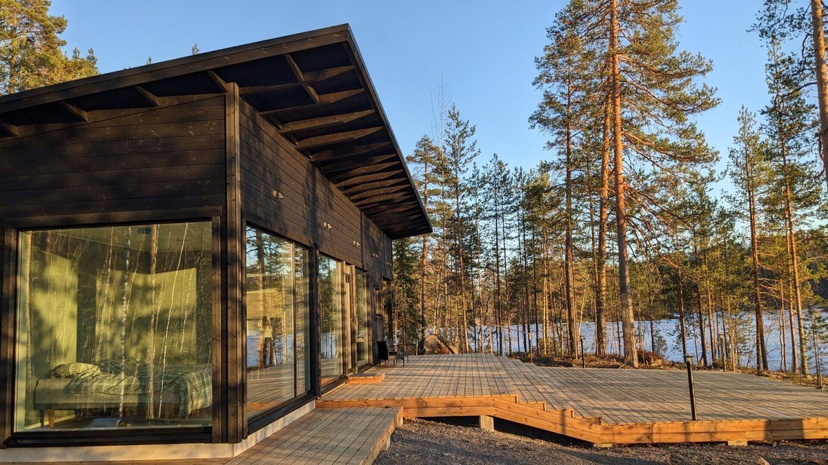 Mantyharju Cottage | The lakehouse offers luxury and breathtaking views close to nature.