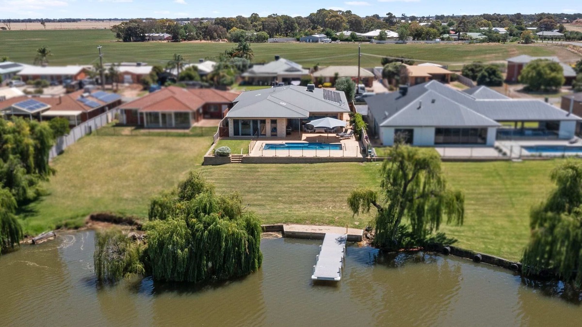 Yarrawonga House | The Lakehouse on Rosemary