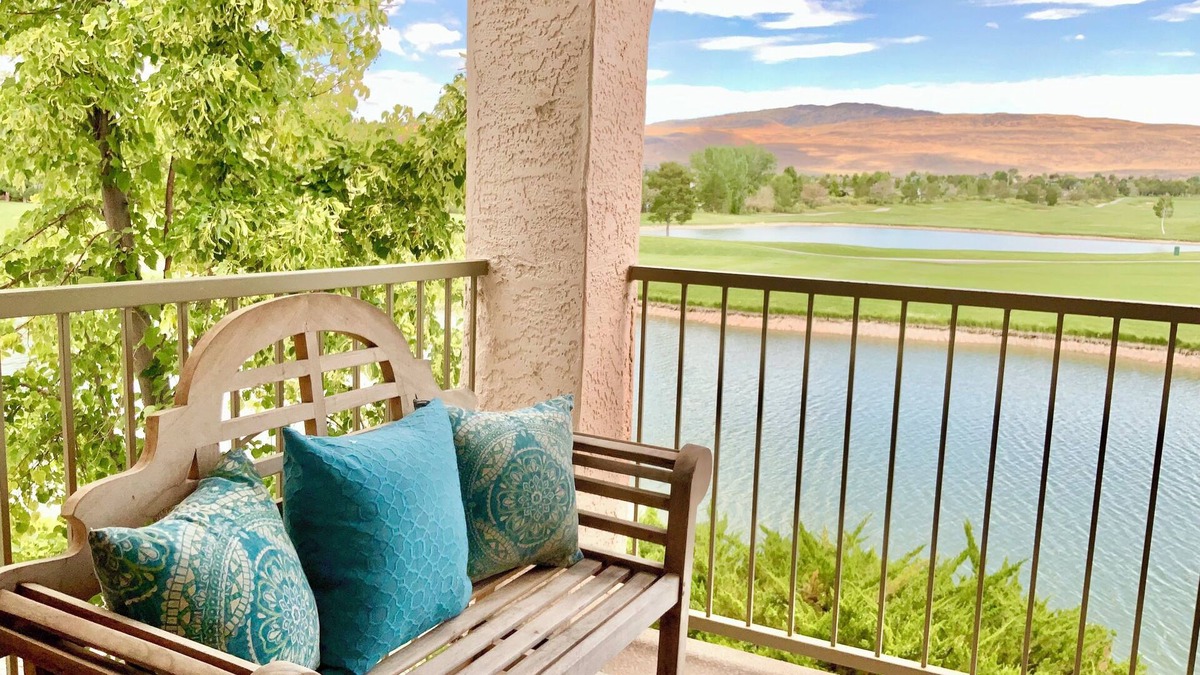 Sparks House | The Lakeside Villa at Red Hawk Golf Course