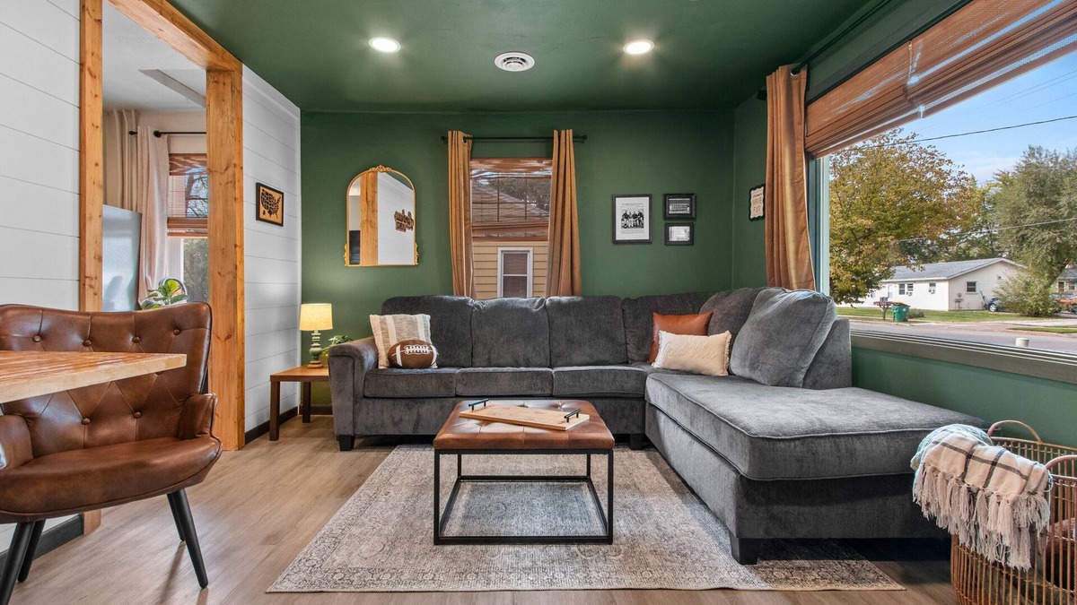 Green Bay House | The Lambeau Lounge - Short Walk to everything Lambeau!
