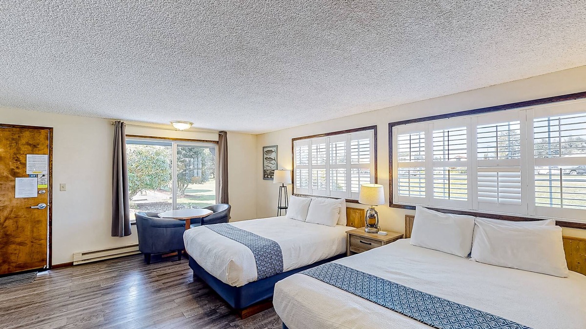 Bandon House | The Lamplighter Inn - Unit 116 & 117 | Motel in downtown Bandon