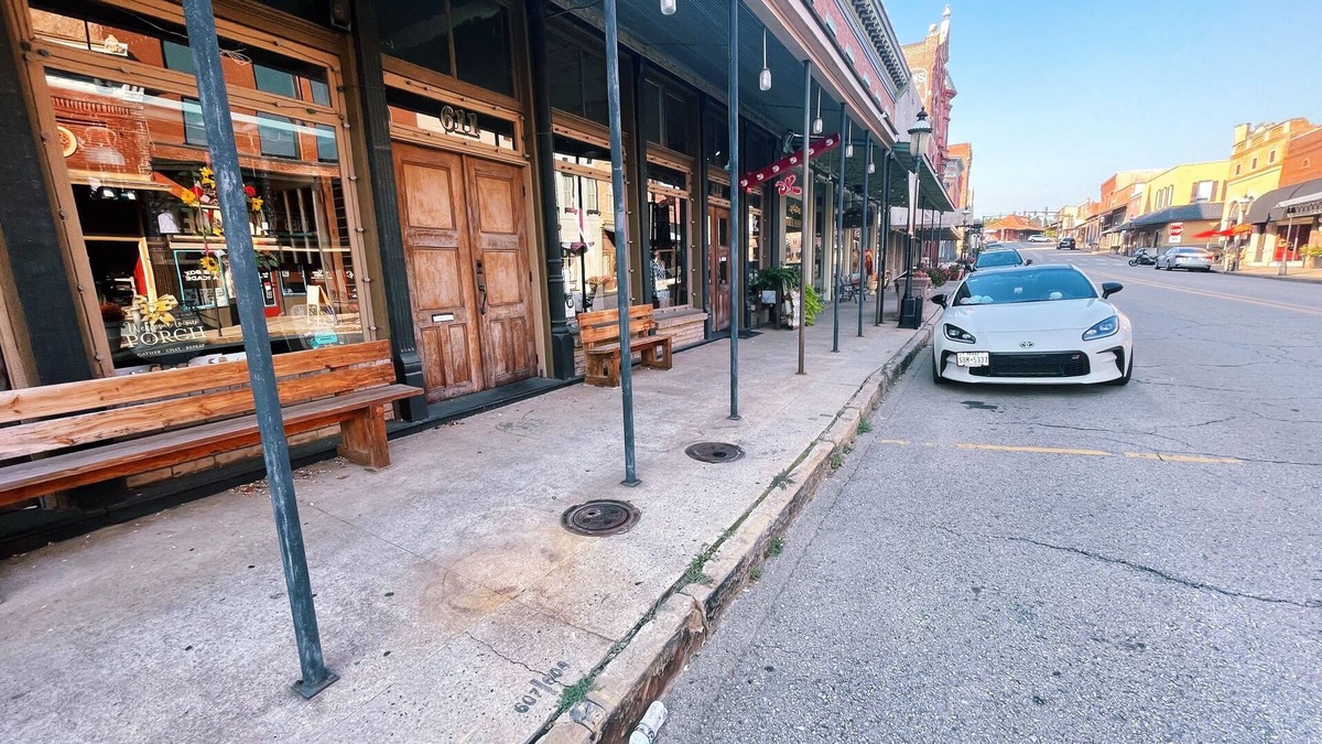 Van Buren Apartment | The Landing at Main Street Suites: Cozy apartment in downtown Van Buren, AR