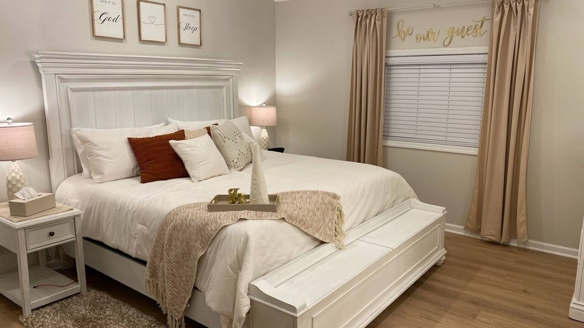East Moline House | The Landing Zone.n Comfortable and cozy three bedroom with two car garage.
