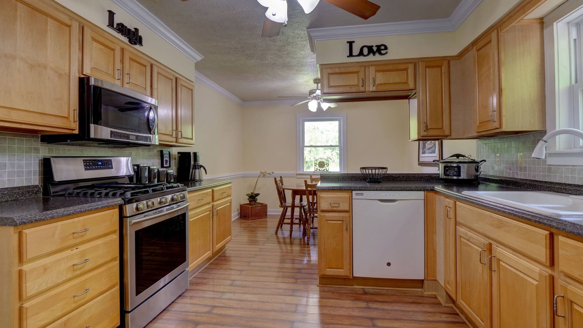 Lansing House | The Lansing Cottage is one mile from the New River G orge Bridge.
