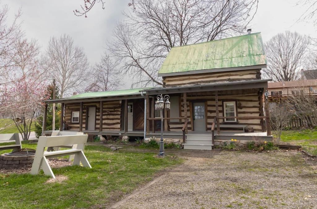 Augusta House | The Large Cabin-The Augusta Guest Collection