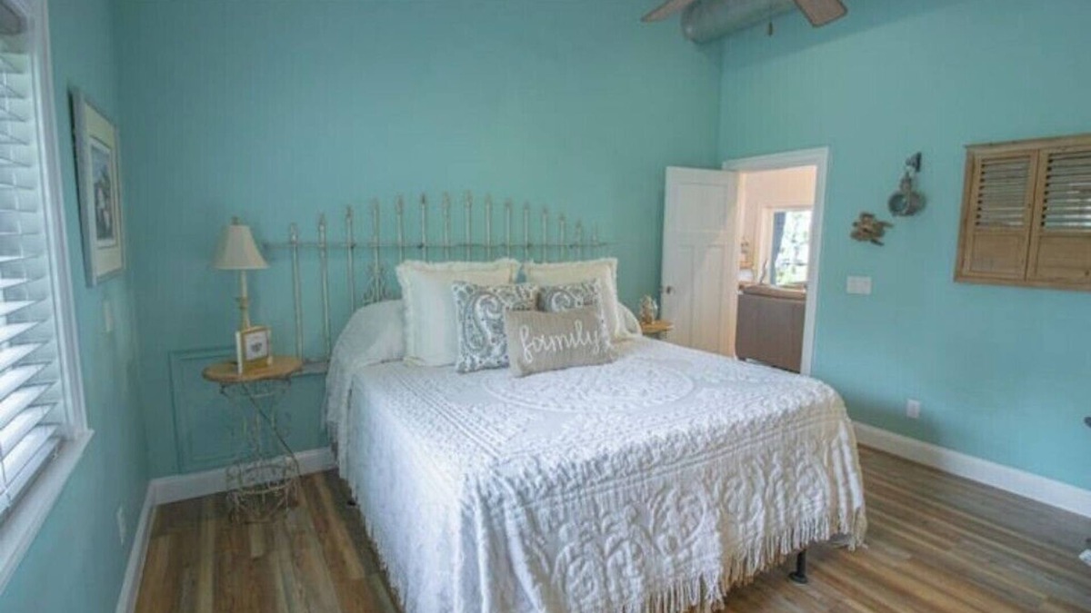Midway House | The LaSirata at Colonels Island Haven