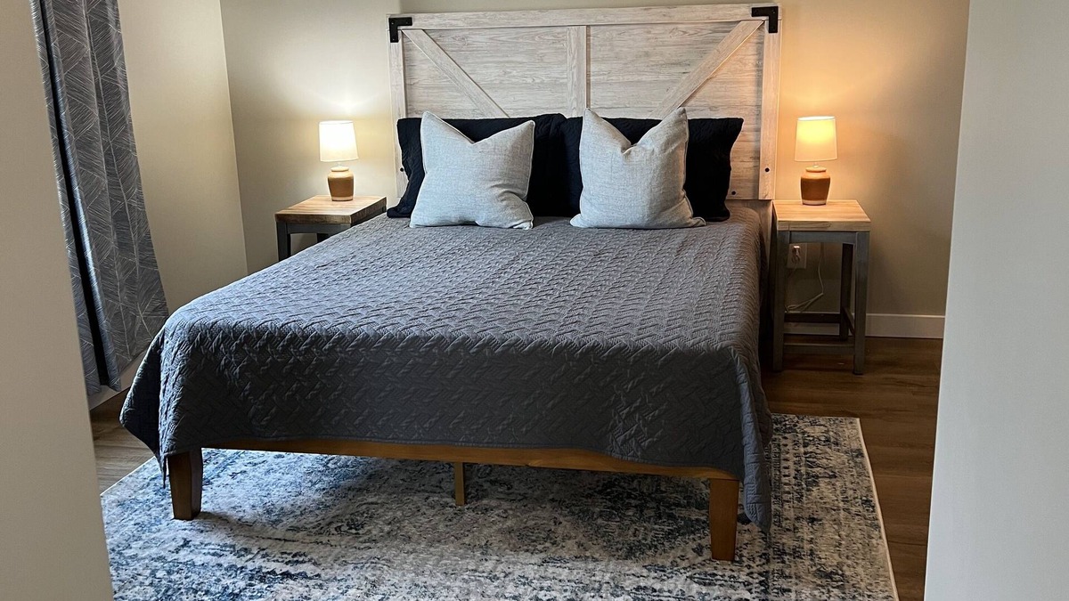Cane Valley House | The Last Cast, *Unit B*, 1/4 mile from Green River Marina