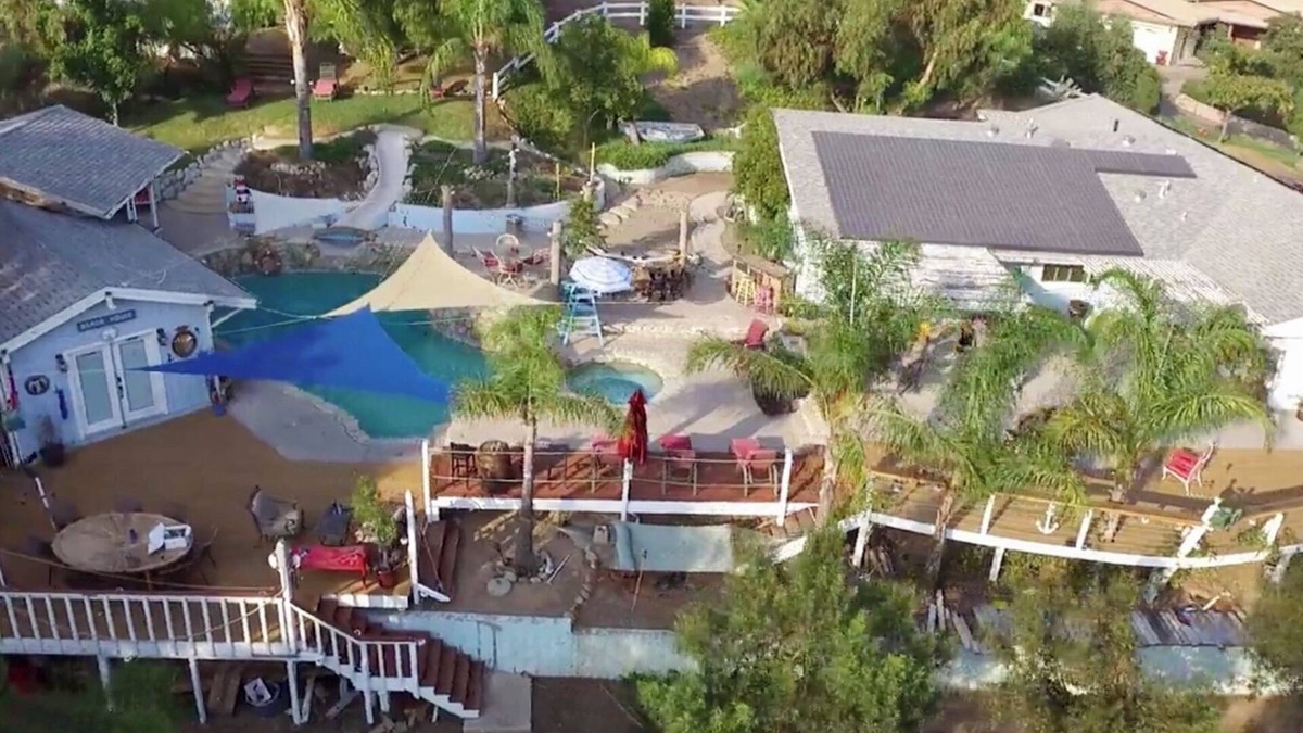 Simi Valley House | (The Last) Resort with endless breathtaking views; an oasis to escape the fray
